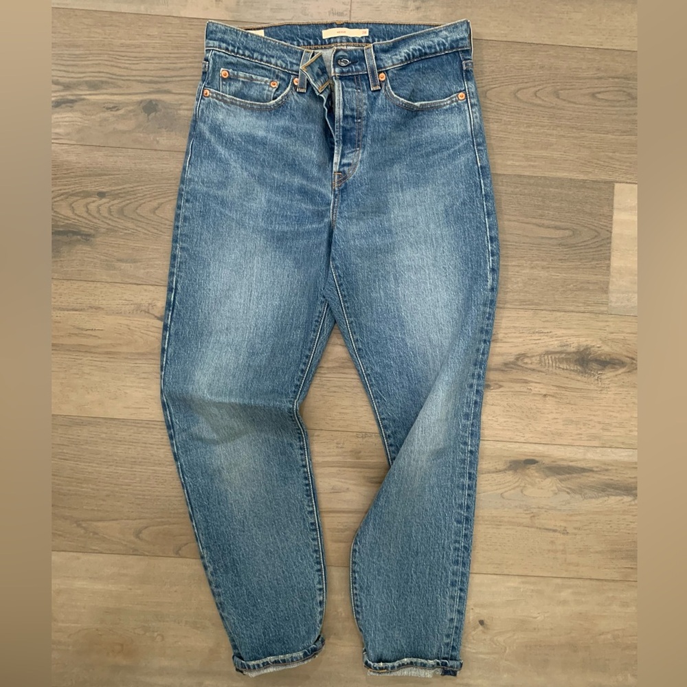 Levi’s wedgie jeans, NWOT, size 28